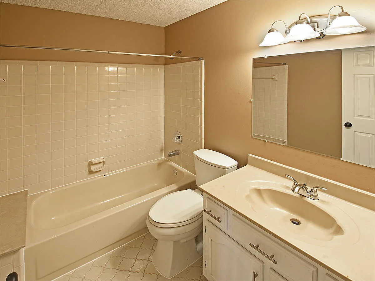 3 Bedroom, 2 Bathroom Near S Walnut bend and Wolf River Blvd — Photo 4