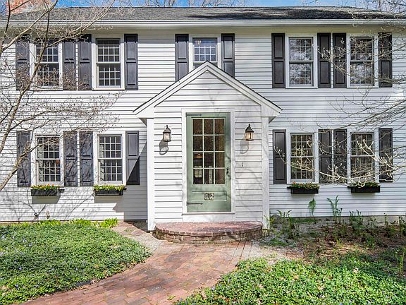 3rd image of 12 Candlewood Drive