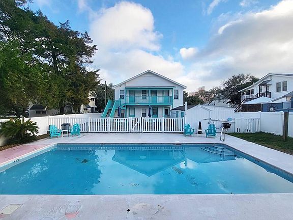 Pool / Hot Tub..Large Deck