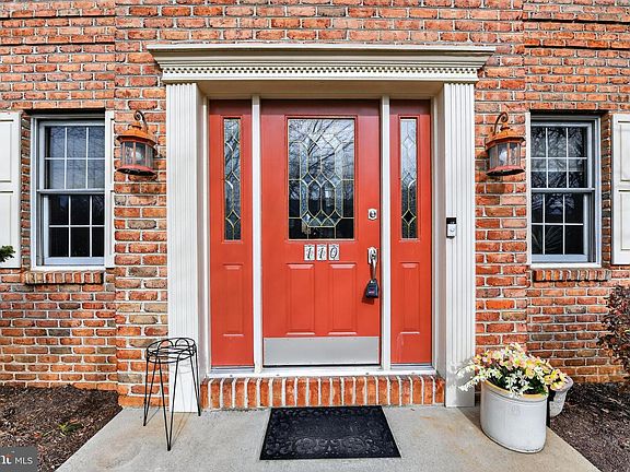 3rd image of 110 Pennsylvania Ave