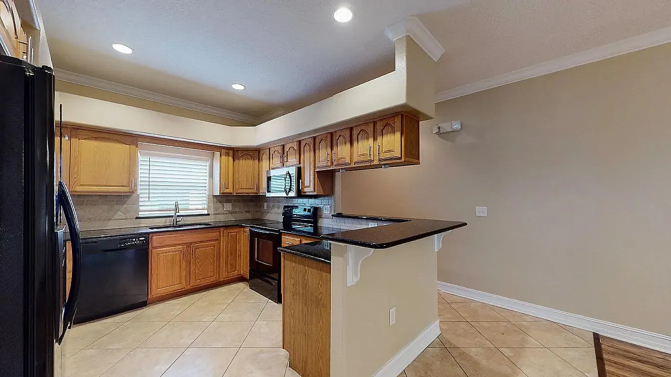 3 bed, 1604 sqft, $1,950 — Photo 4