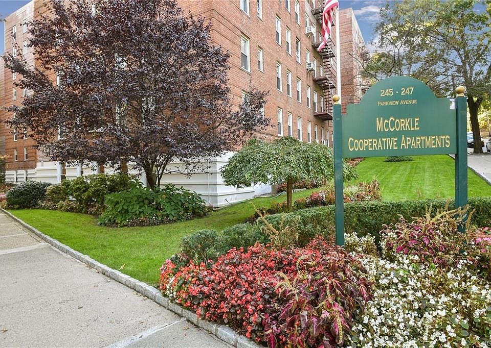 1st image of 247 Parkview Ave APT 3M