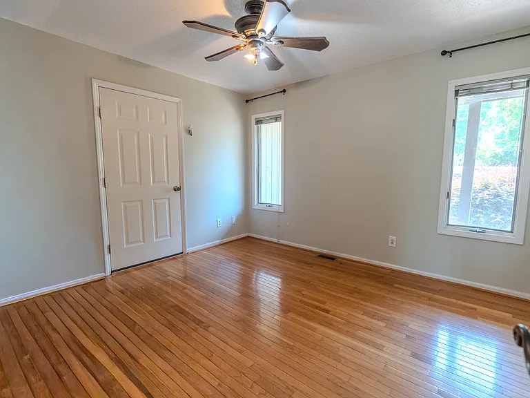 256 Greenbay Rd — Photo 9