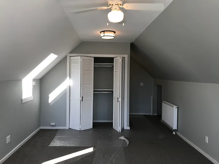 530 NE Ryen St #B — Photo 9