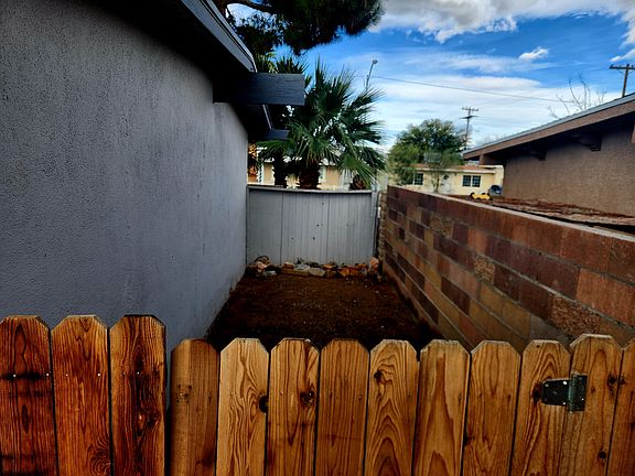 5th image of 4363 Hilldale Ave