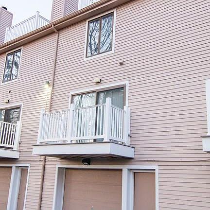 3rd image of 47 Graham St Unit 2