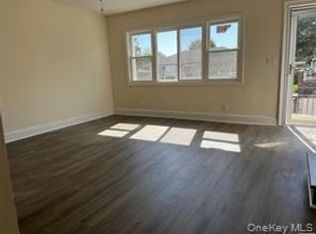 90 Murray Hill St, Elmont, NY 11003
