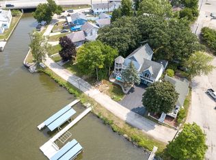 65 Wells St, Fox lake, IL 60020