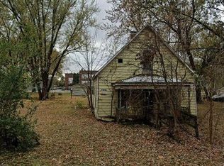 903 Howard St, Centralia, IL 62801