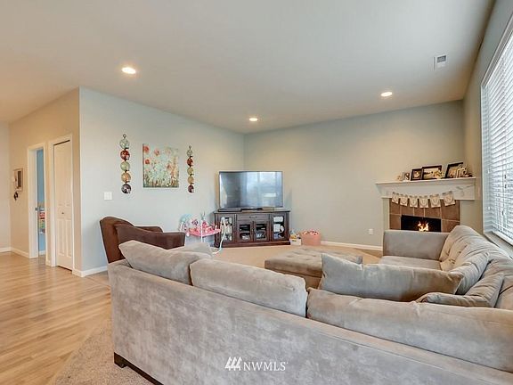 4th image of 15218 80th Avenue Ct E