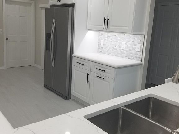 2nd image of 8137 Breeze Cove Ln
