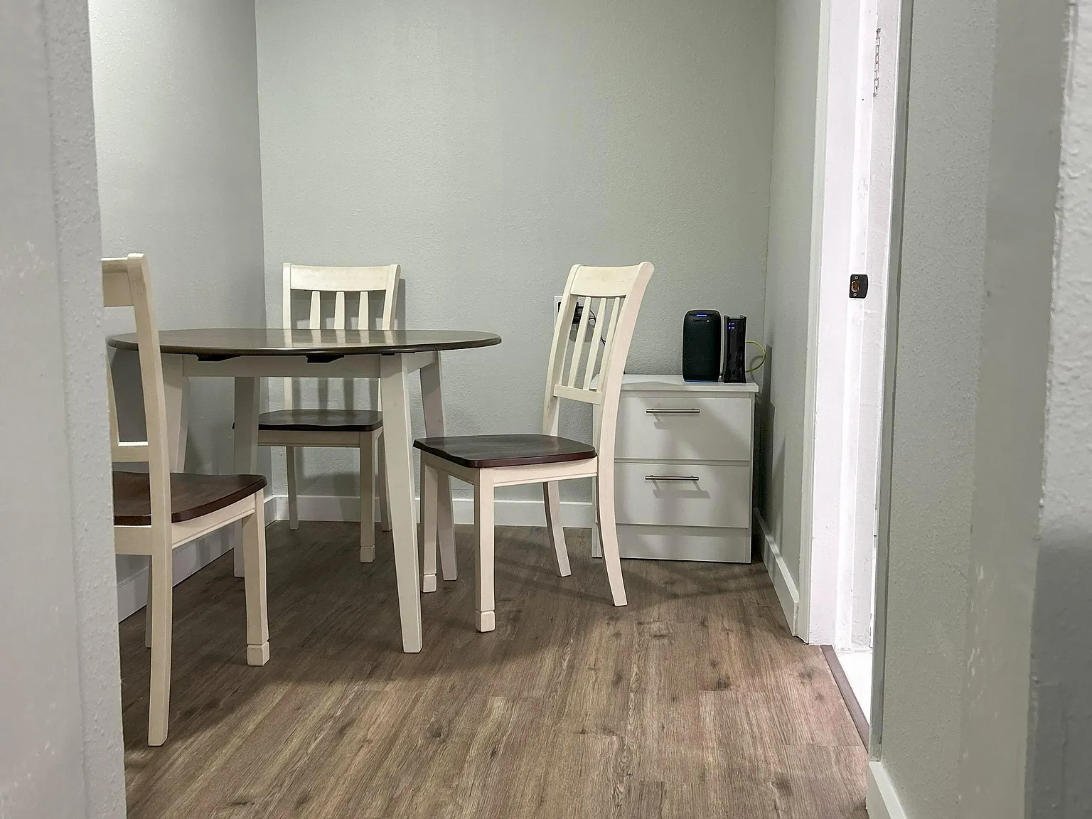 4 bed, 2.0 bath, 1298 sqft, $706 — Photo 3