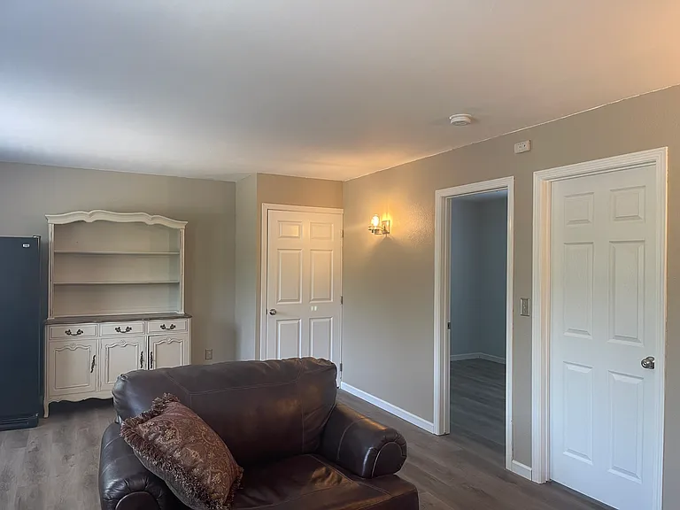 1729 Devon Rd #UPPER FLOOR APARTMEN — Photo 6