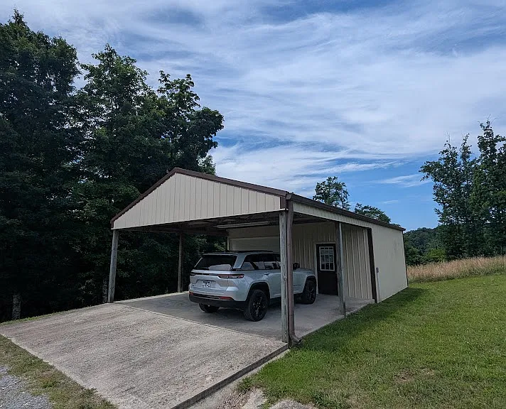 584 Douglas Ln — Photo 13