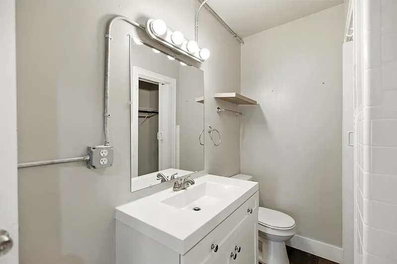 2 bed, 1.0 bath, 698 sqft, $950 — Photo 4
