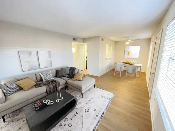 Signature at Southfield Apartments