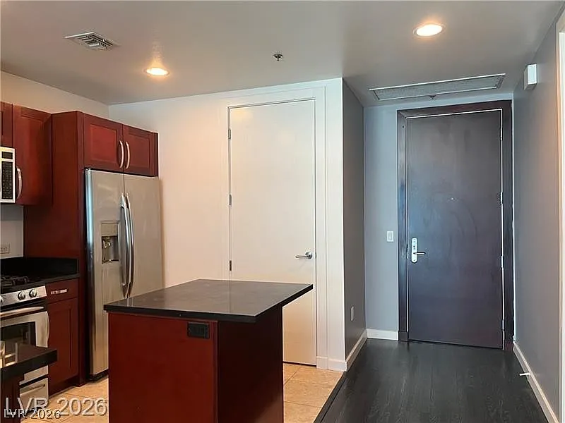 Panorama Towers — Photo 4