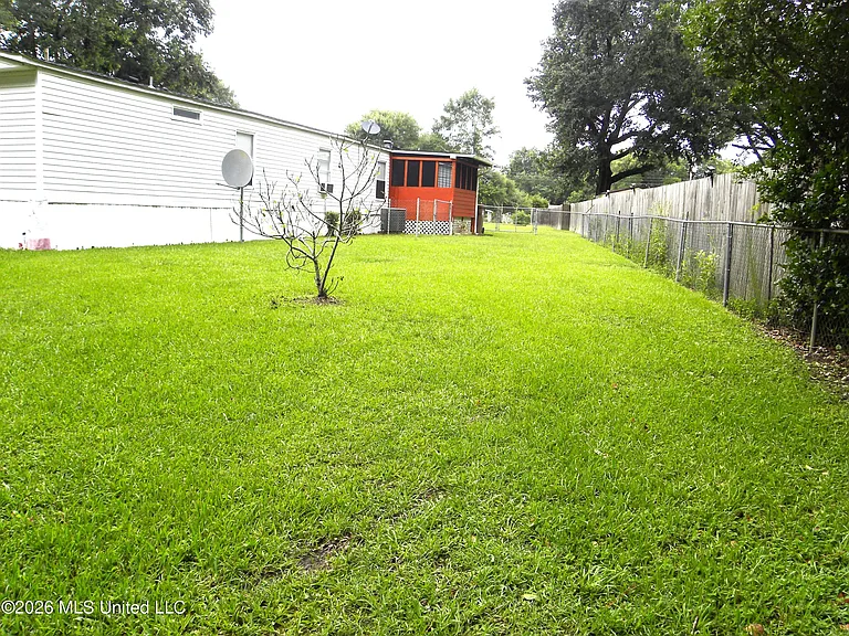 18265 Robin Oaks Dr — Photo 34