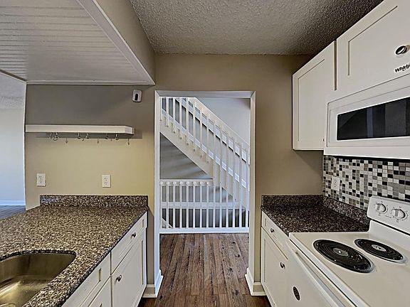 5th image of 5710 Canehill Ln