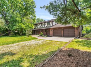 2132 Sandra Ln, Monticello, IL 61856