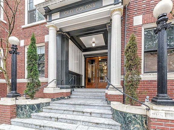 2nd image of 615 Boren Ave APT 21