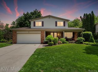 5622 Casper Dr, Troy, MI 48085