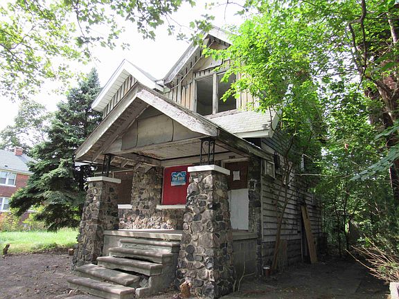 2946 Clairmount