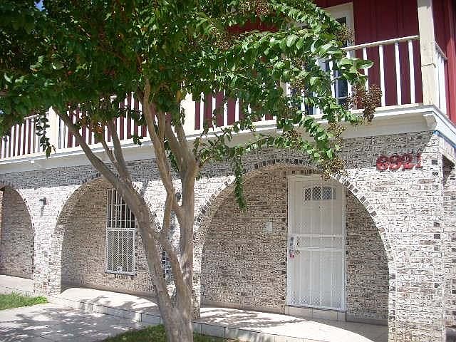 1st image of 6921-23 Yorktown Dr