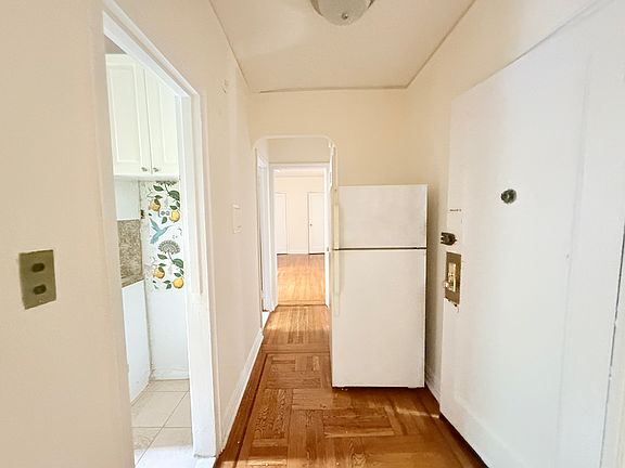 3rd image of 10 Overlook Ter APT 2F