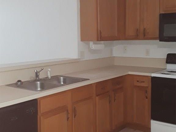 5th image of 17 Columbia Ln