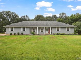 15 Oak Valley Dr, Washington, MO 63090