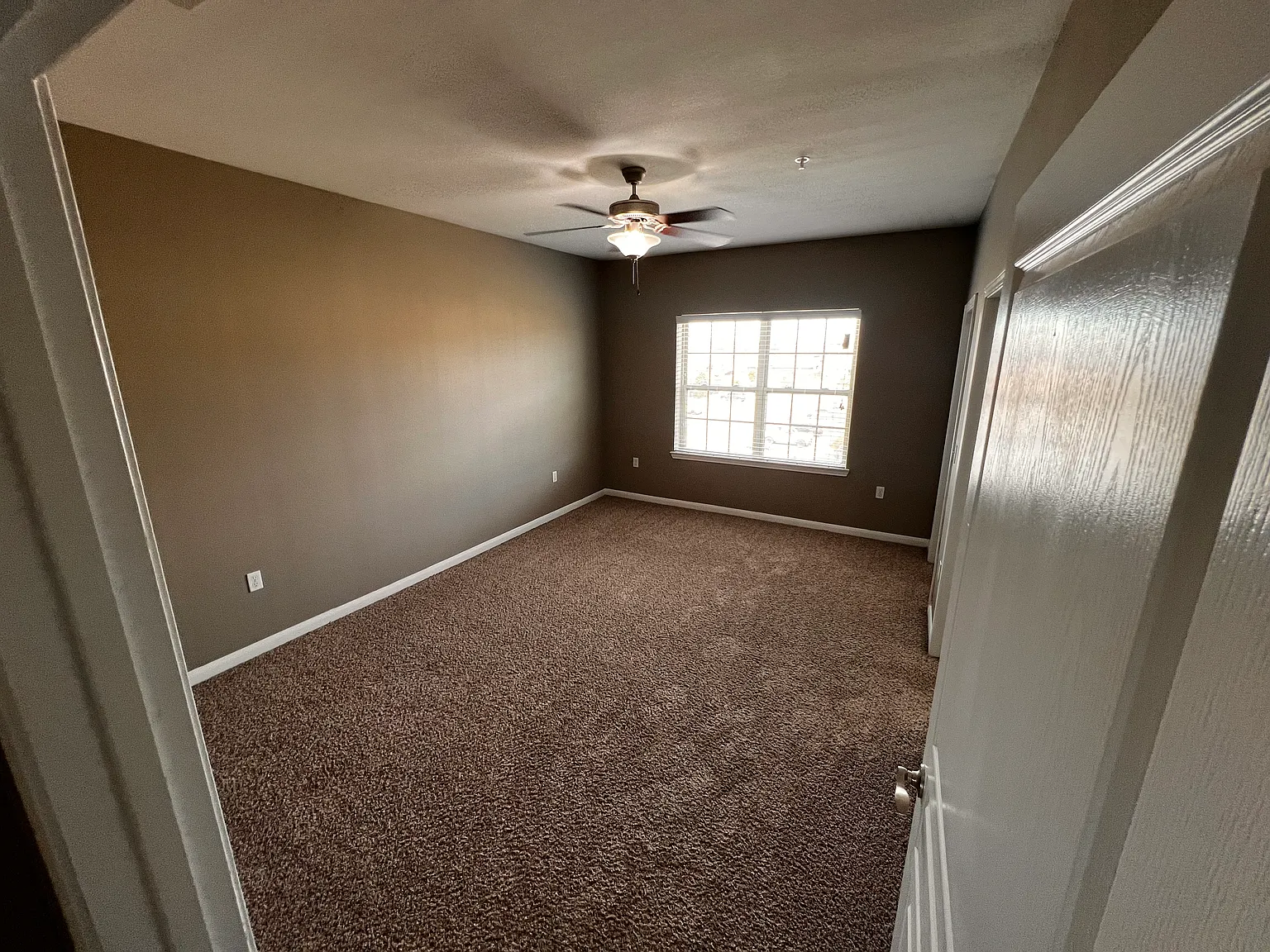 2 bed, 1172 sqft, $1,499 — Photo 4