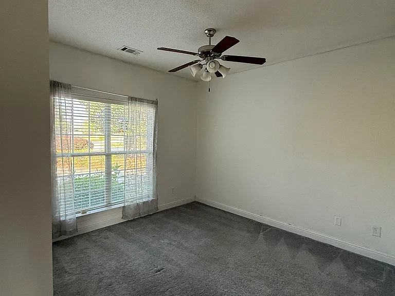 136 Roseine Dr — Photo 20