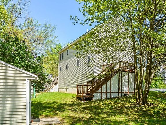3rd image of 40 Montrose Ave