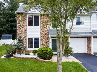 8 Jeffrey Cir, Dayton, NJ 08810