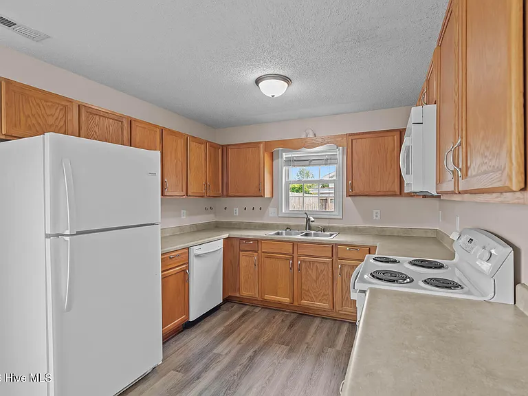 303 Mann St — Photo 12