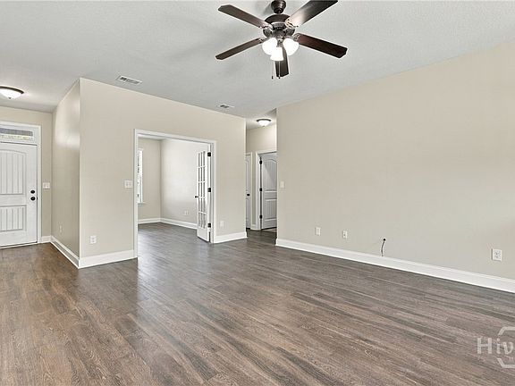 5th image of 111 Willow Dr