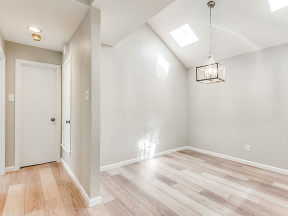 4th image of 3715 Clover Hill Ln