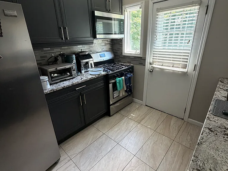 Seymore Ln — Photo 3