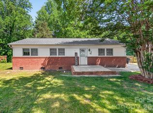 402 Wooddale Dr, Dallas, NC 28034