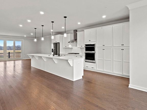 2nd image of 305 Summit Point Blvd
