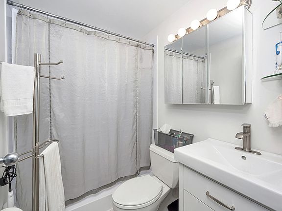 5th image of 123 Mamaroneck Ave