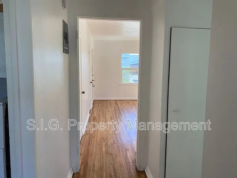 228 E Maple St #D — Photo 6