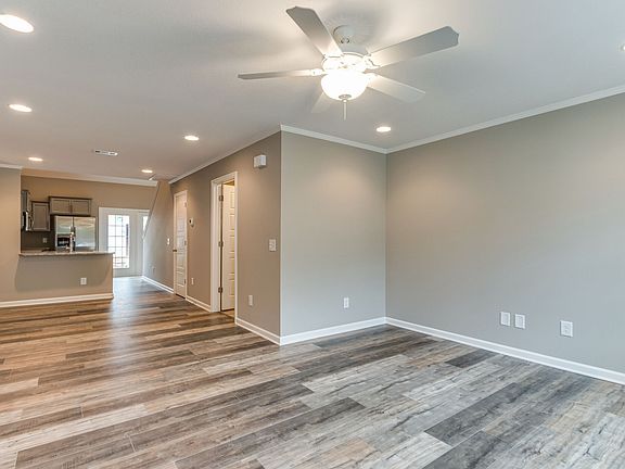 5th image of 3213 Clemons Cir #61