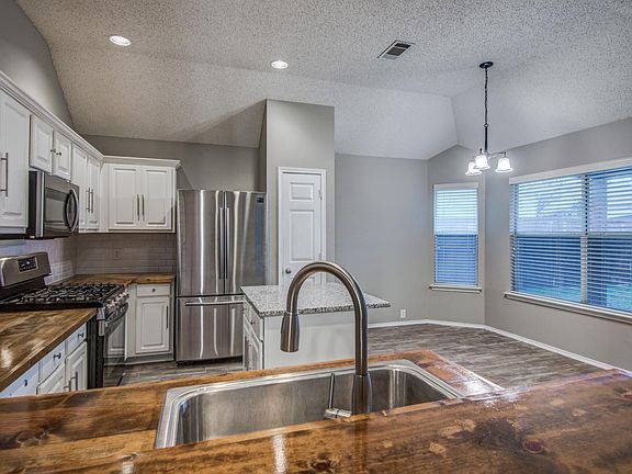 5th image of 6486 Plantation Ln