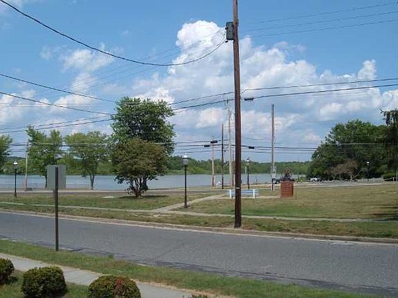 4th image of 10 Franklin St