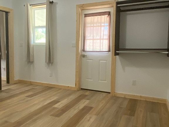 3rd image of 907 S Broadway St #39