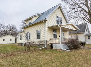 824 Center Point Rd NE, Cedar Rapids, IA 52402