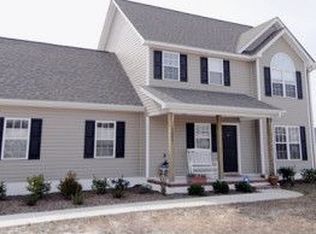 121 Bur Oaks Blvd, Newport, NC 28570