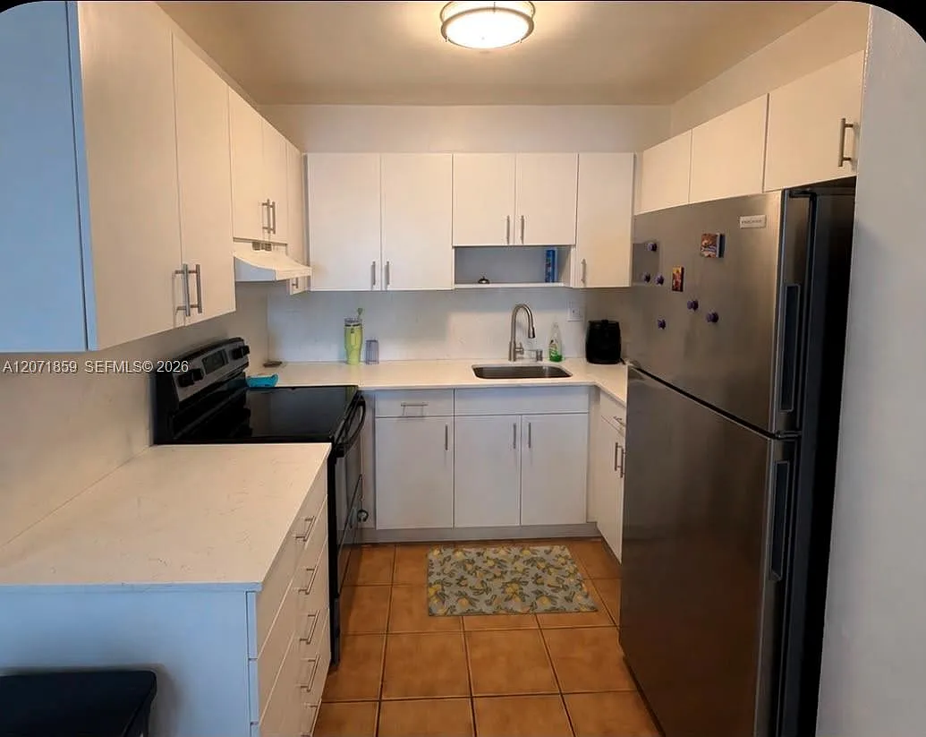 2 bed, 1.0 bath, $2,400 — Photo 3